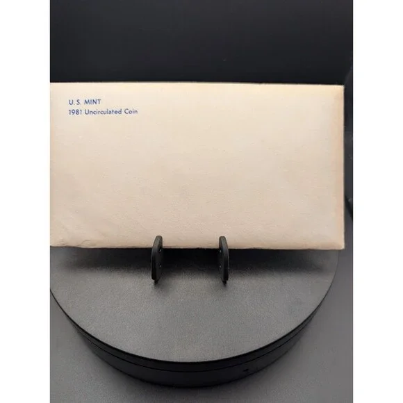 1981 U.S. Mint Set – 12 Coins P & D – Includes Both SBA Dollars – OGP - Picture 3 of 3